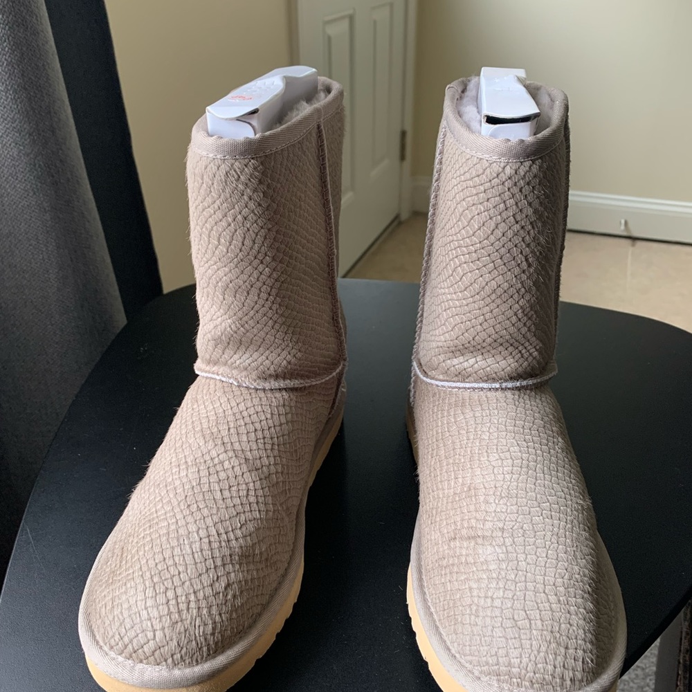 UGG BOOTS, size 7